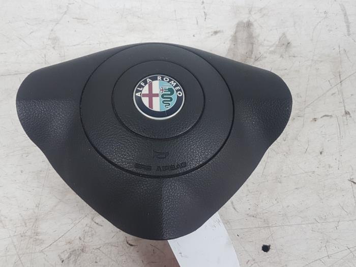 Left airbag (steering wheel) from a Alfa Romeo GT (937) 1.9 JTD 16V Multijet 2006