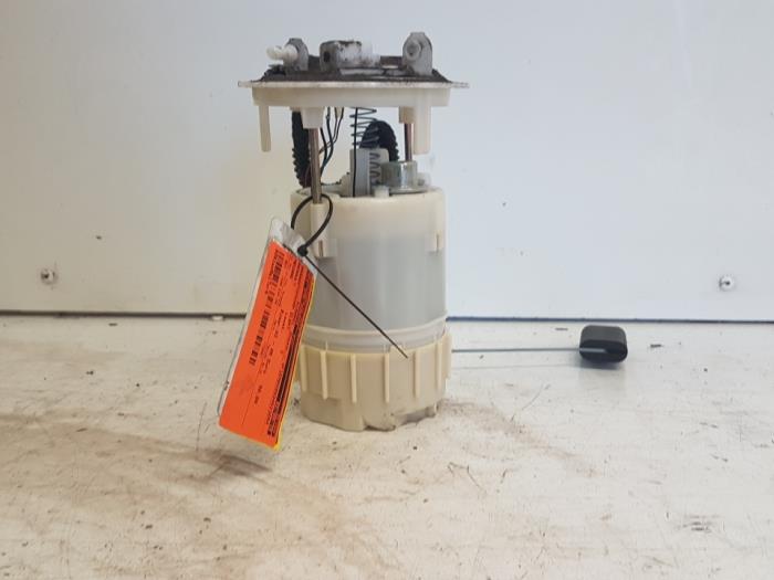 Usagé Pompe à carburant Renault Megane II CC (EM) 1.6 16V Prix € 50,00 Règlement à la marge proposé par Autodemontagebedrijf Smit