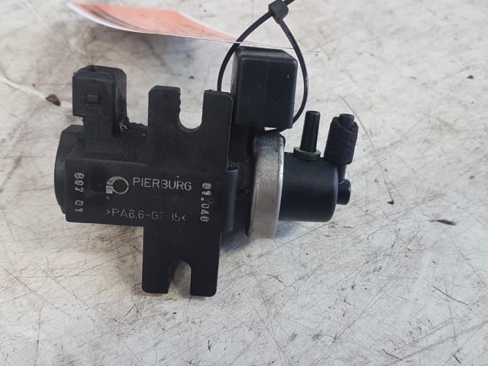 Vacuum relay from a BMW 3 serie (E46/4) 320d 16V 2001