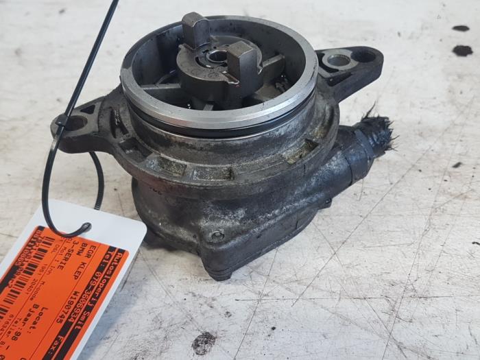 Gebrauchte AGR Ventil BMW 3 serie (E46/4) 320d 16V Preis € 25,00 Margenregelung angeboten von Autodemontagebedrijf Smit