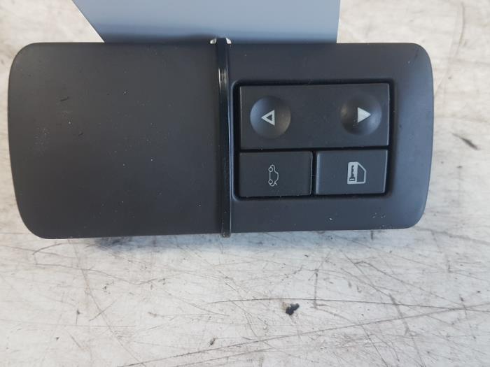 Multi-functional window switch from a Opel Signum (F48) 3.2 V6 24V 2003