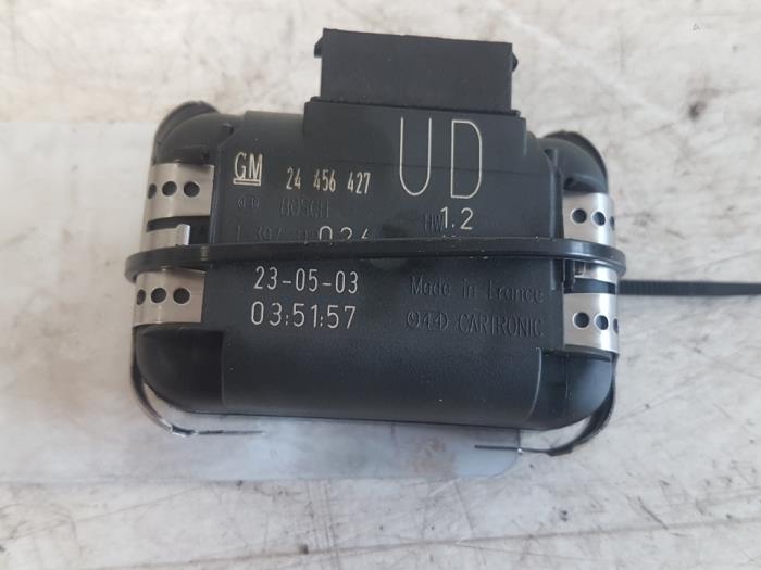 Begagnade Regnsensor Opel Signum (F48) 3.2 V6 24V Pris € 10,00 Marginaltabell erbjuds av Autodemontagebedrijf Smit