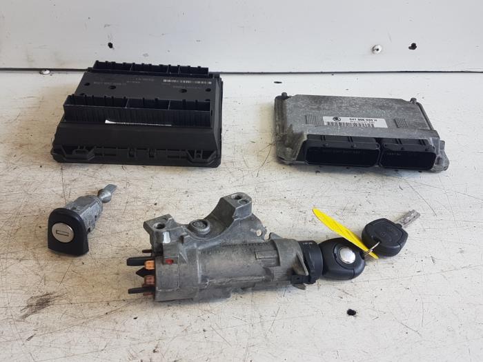 Used Ignition lock + computer Skoda Fabia (6Y2) 1.4i Price € 125,00 Margin scheme offered by Autodemontagebedrijf Smit