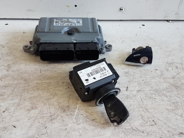 Used Ignition lock + computer Mercedes A (W169) 2.0 A-200 CDI 16V 5-Drs. Price € 125,00 Margin scheme offered by Autodemontagebedrijf Smit