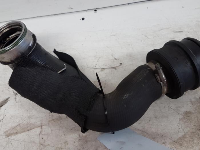 Gebrauchte Intercooler Schlauch Mercedes A (W169) 2.0 A-200 CDI 16V 5-Drs. Preis € 10,00 Margenregelung angeboten von Autodemontagebedrijf Smit