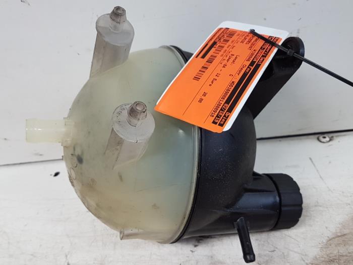 Expansion vessel from a Mercedes-Benz A (W169) 2.0 A-200 CDI 16V 5-Drs. 2004