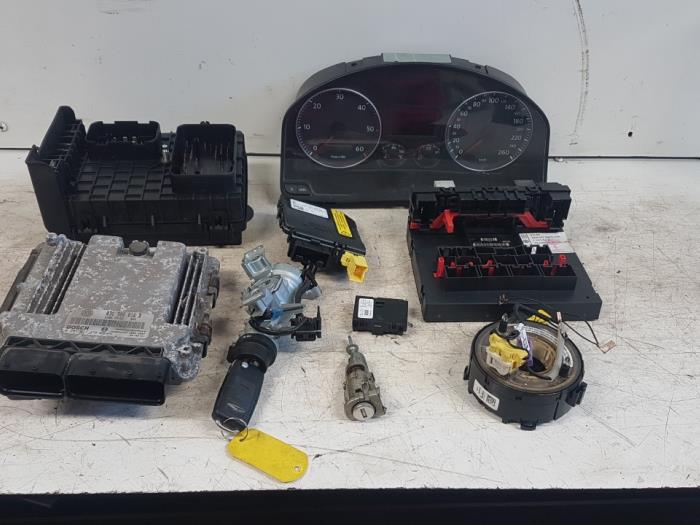 Used Ignition lock + computer Volkswagen Golf V (1K1) 1.9 TDI Price € 400,00 Margin scheme offered by Autodemontagebedrijf Smit