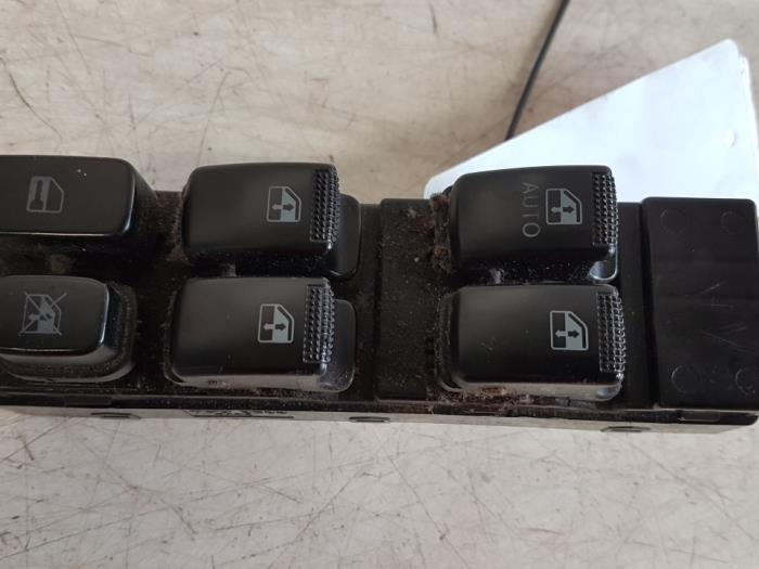 Usados Interruptor combinado de ventanillas Kia Magentis (GD) 2.5 V6 24V Precio € 25,00 Norma de margen ofrecido por Autodemontagebedrijf Smit