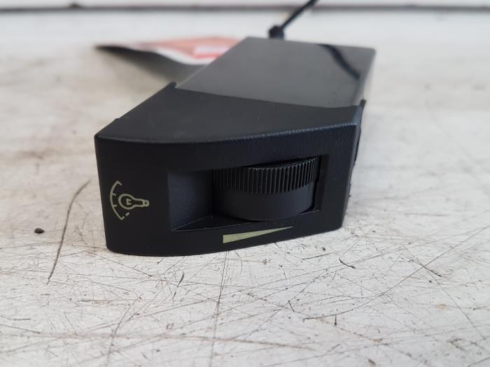 Używane Sciemniacz kokpitowy Kia Magentis (GD) 2.5 V6 24V Cena € 15,00 Procedura marży oferowane przez Autodemontagebedrijf Smit