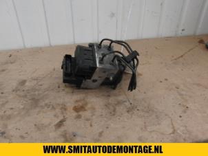 Usados Bomba ESP Opel Astra G (F08/48) 1.6 Precio de solicitud ofrecido por Autodemontagebedrijf Smit