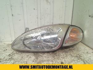 Used Headlight, left Hyundai Lantra/Elantra II 2.0i GLS 16V Price on request offered by Autodemontagebedrijf Smit