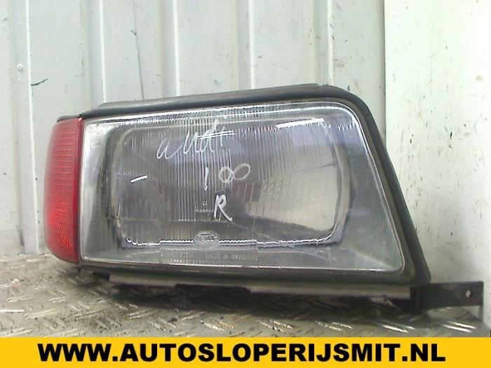 Reflektor prawy z Audi 100 (C4) 2.3 E 5E 1992