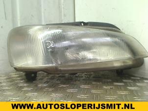 Used Headlight, right Peugeot 106 II 1.1 XN,XR,XT,Accent Price on request offered by Autodemontagebedrijf Smit