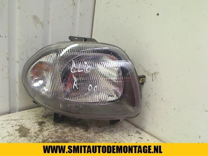 Headlight, right from a Renault Clio II (BB/CB) 1.6 Autom. 1999