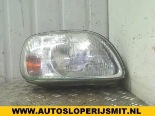 Używane Reflektor prawy Daihatsu Cuore (L251/271/276) 850,Domino Cena na żądanie oferowane przez Autodemontagebedrijf Smit