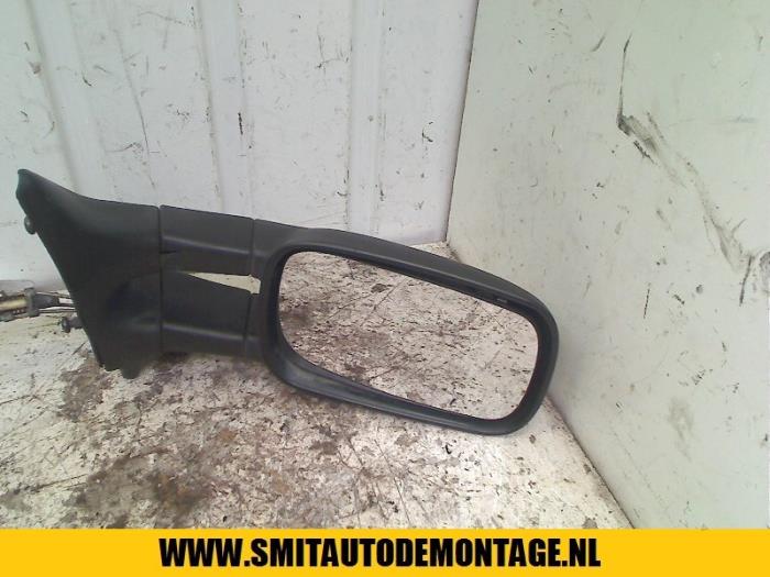 Wing mirror, right from a Volkswagen Caddy II (9K9A) 1.9 SDI 2000