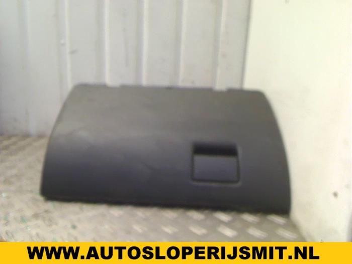 Boîte à gants d'un Opel Astra G (F08/48) 1.7 DTL 2001