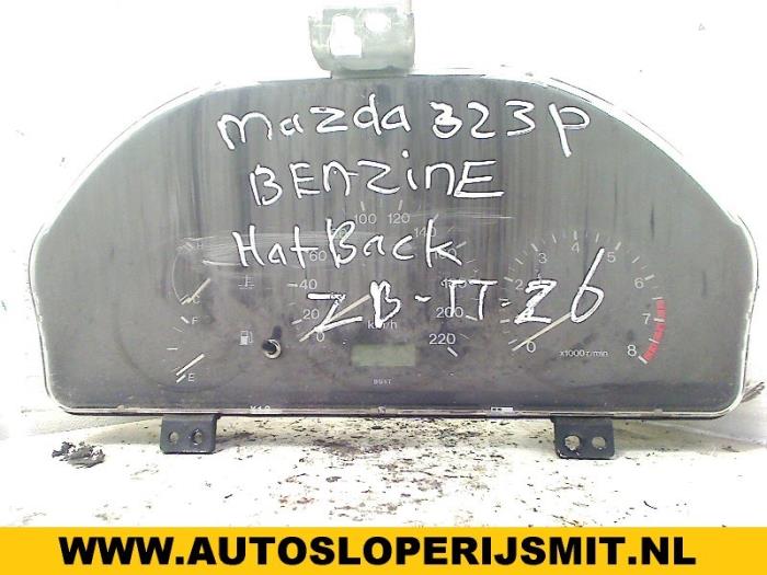 Cuentakilómetros de un Mazda 323 P (BA15) 1.5i 16V 1999