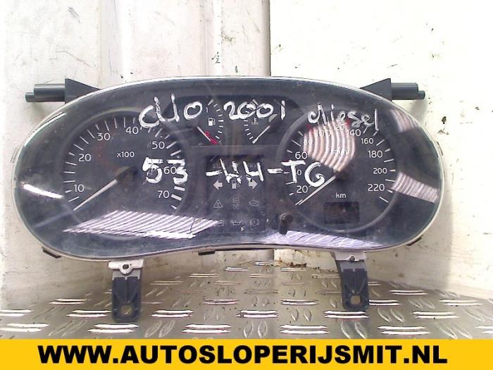 Cuentakilómetros de un Renault Clio II (BB/CB) 1.6 Autom. 1998