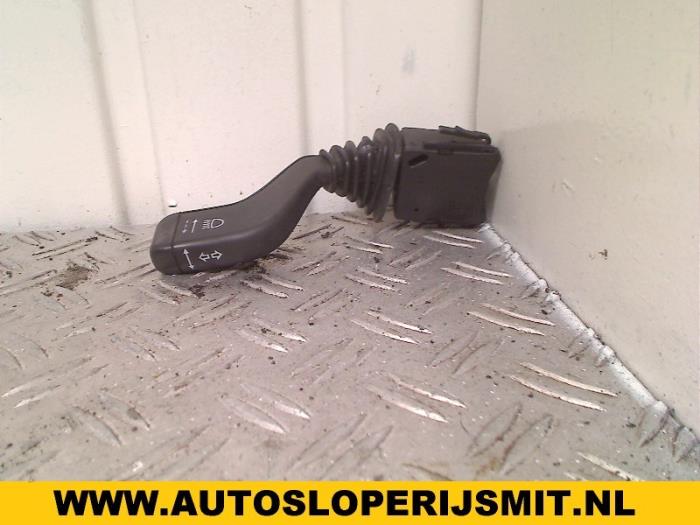 Indicator switch from a Opel Corsa C (F08/68) 1.7 DI 16V 2002