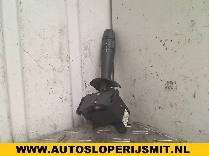 Indicator switch from a Renault Laguna II Grandtour (KG) 2.2 dCi 150 16V 2003