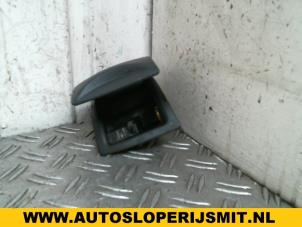 Gebrauchte Aschenbecher vorne Renault Clio (B/C57/357/557/577) 1.2 Eco Kat. Preis auf Anfrage angeboten von Autodemontagebedrijf Smit