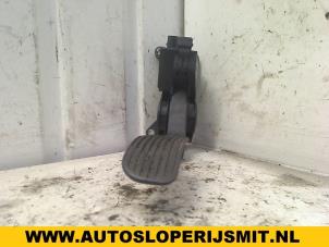 Used Set of pedals Mercedes Sprinter 2t (901/902) 208 CDI 16V Price on request offered by Autodemontagebedrijf Smit