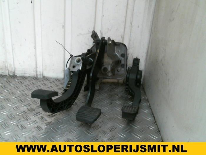 Set of pedals from a Peugeot 206 SW (2E/K) 2.0 HDi 2004