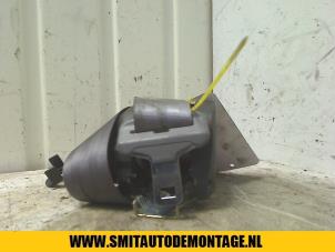 Used Rear seatbelt, left Renault Clio II (BB/CB) 1.6 Autom. Price on request offered by Autodemontagebedrijf Smit
