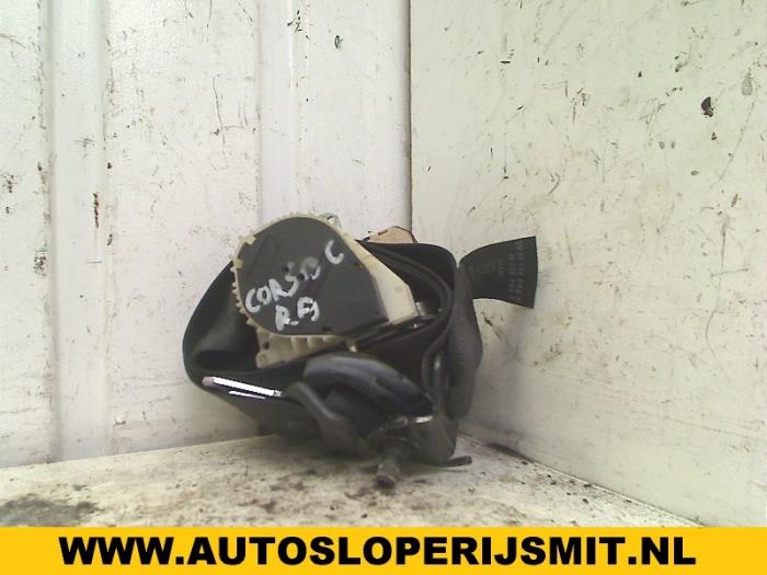 Cinturón de seguridad derecha detrás de un Opel Corsa C (F08/68) 1.7 DI 16V 2002