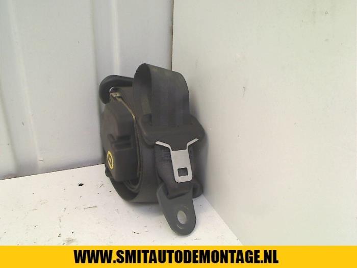 Rear seatbelt, right from a Peugeot 206 (2A/C/H/J/S) 1.9 D 2001