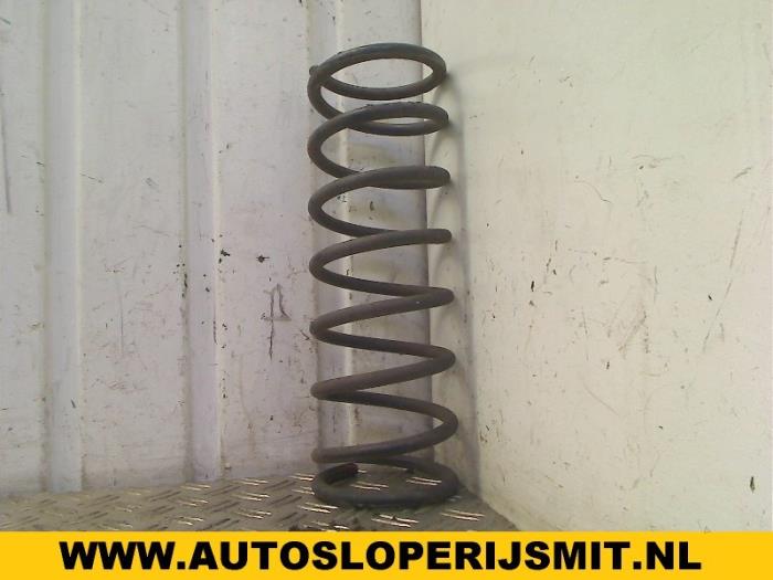 Front spring screw from a Nissan Micra (K11) 1.0 L,LX 16V 1996