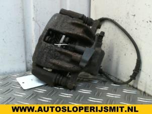Used Front brake calliper, right Mercedes C Combi (S202) 2.2 C-220 TD 16V Price on request offered by Autodemontagebedrijf Smit