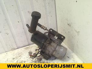 Used Power steering pump Peugeot 307 SW (3H) 2.0 HDi 110 FAP Price on request offered by Autodemontagebedrijf Smit