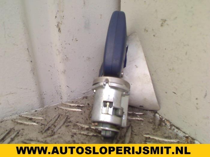 Cerradura de contacto y llave de un Fiat Stilo (192A/B) 1.6 16V 3-Drs. 2002