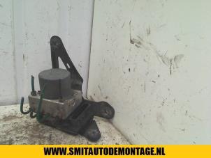 Used ABS pump Renault Megane II (BM/CM) 1.9 dCi 120 Price on request offered by Autodemontagebedrijf Smit