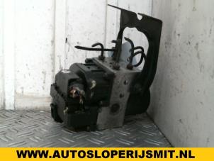 Usados Bomba ABS Volvo V40 (VW) 1.8 16V Precio de solicitud ofrecido por Autodemontagebedrijf Smit