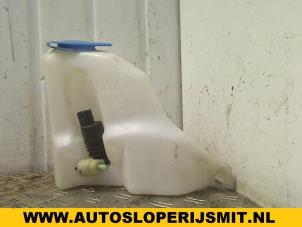 Usagé Réservoir lave-glace avant Volkswagen Polo III (6N1) 1.4i 60 Prix sur demande proposé par Autodemontagebedrijf Smit