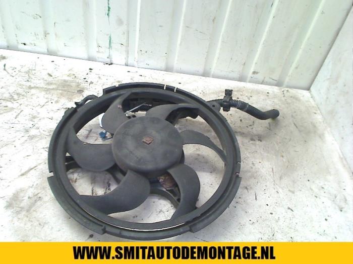 Moto ventilateur d'un Fiat Stilo (192A/B) 1.6 16V 5-Drs. 2001
