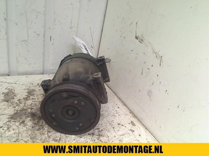 Air conditioning pump from a Renault Megane Classic (LA) 1.6 16V 2000