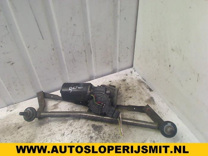 Wiper motor + mechanism from a Peugeot 206 (2A/C/H/J/S) 1.4 HDi 2002