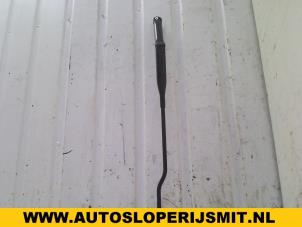 Used Front wiper arm Audi A4 Avant (B5) 1.9 TDI Price on request offered by Autodemontagebedrijf Smit