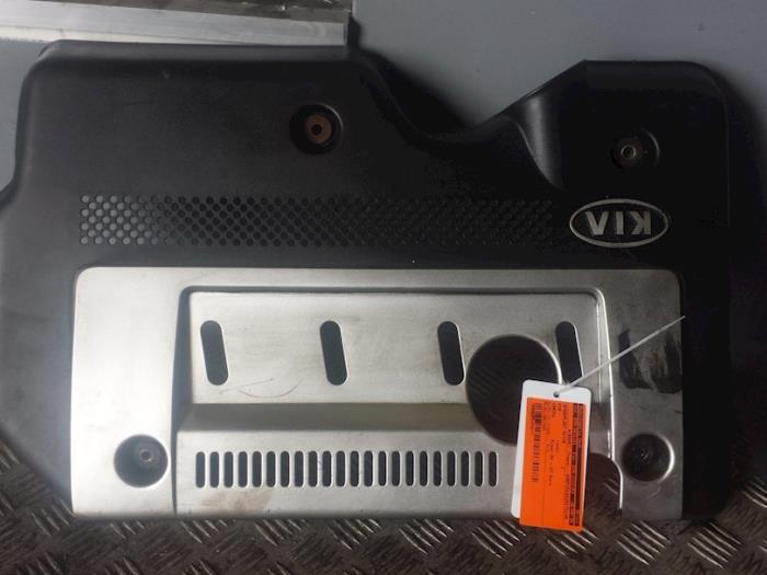 Usados Cobertor motor Kia Carens II (FJ) 2.0 CRDI 16V Precio € 30,00 Norma de margen ofrecido por Autodemontagebedrijf Smit