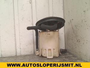 Usados Bomba de gasolina mecánica Opel Astra G Caravan (F35) 1.6 16V Precio de solicitud ofrecido por Autodemontagebedrijf Smit