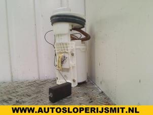Usados Bomba de gasolina mecánica Skoda Octavia Combi (1U5) 1.6 Precio de solicitud ofrecido por Autodemontagebedrijf Smit