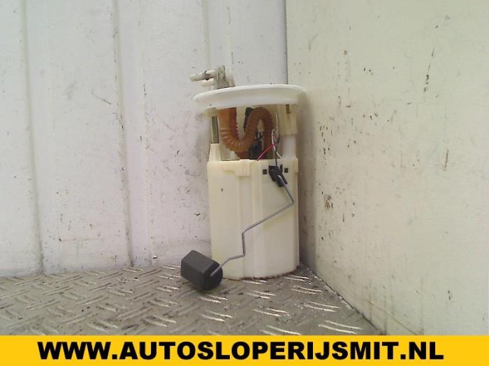 Used Mechanical fuel pump Kia Rio (DC22/24) 1.5 16V Price € 35,00 Margin scheme offered by Autodemontagebedrijf Smit