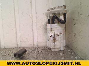 Used Mechanical fuel pump Renault Megane II (BM/CM) 1.5 dCi 80 Price on request offered by Autodemontagebedrijf Smit