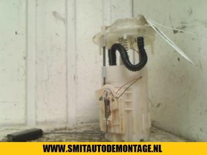 Used Petrol pump Renault Megane II (BM/CM) 1.9 dCi 120 Price on request offered by Autodemontagebedrijf Smit