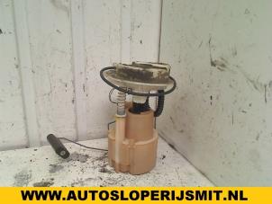Used Petrol pump Renault Clio II (BB/CB) 1.2 Price on request offered by Autodemontagebedrijf Smit