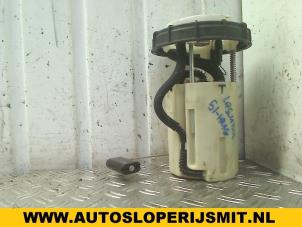 Used Petrol pump Renault Laguna II (BG) 1.6 16V Price on request offered by Autodemontagebedrijf Smit